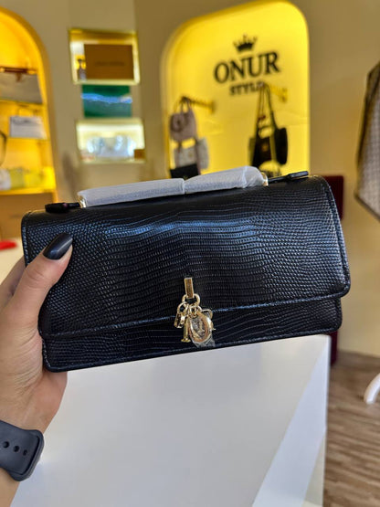 Dior

Master quality

21 cm 
with box
 280 dhs🇦🇪🇦🇪


Zain95 
♥️♥️♥️

Zc