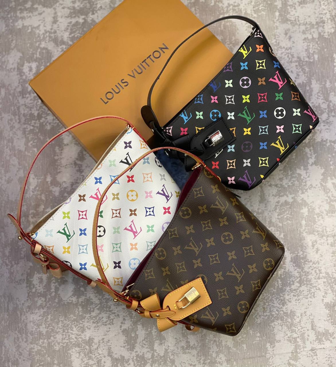LV 
Copy1 

220 dhs✅

With box
🎁🎁🎁

Zain175
♥️♥️♥️