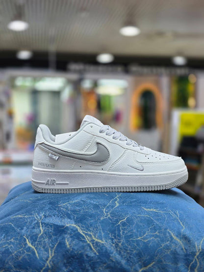 Nike
Size 40 to 44 
110 dhs🇦🇪🇦🇪

Zain27
♥️♥️♥️