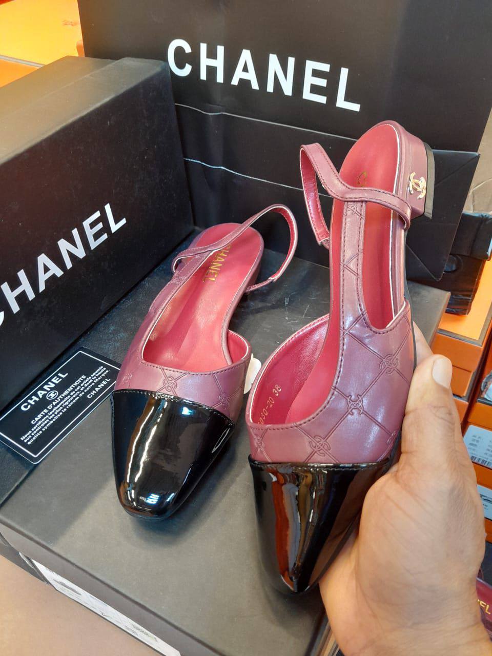 Chanel
Size 36 To 41
105 dhs🪙🌨️

Zain120
♥️♥️♥️