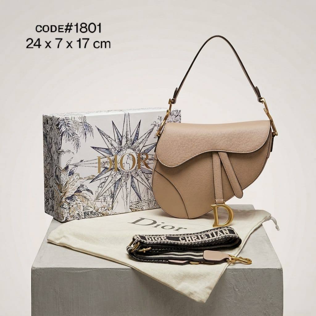 CHRISTIAN DIOR SADDLE
sʜᴏᴜʟᴅᴇʀ/ ᴄʀᴏss ʙᴏᴅʏʙᴀɢ
ɢᴏʟᴅ ʜᴀʀᴅᴡᴀʀᴇ
ɢʀᴀɪɴᴇᴅ ʟᴇᴀᴛʜᴇʀ
ZIPPER TYPE
sɪᴢᴇ : 24 cm
ᴡɪᴛʜ BOX

85 dhs💓

Zain31
♥️♥️♥️