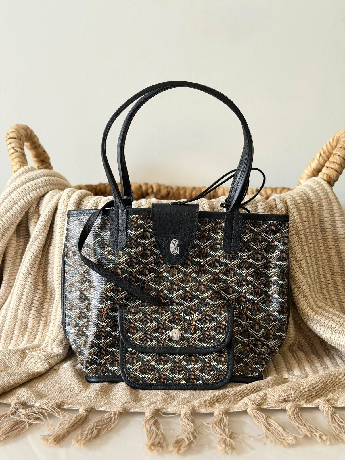 Goyard 
Vipp quality 
Size: 21 cm

For Price 👇 WhatsApp✅
0568585901 
0507557372
0552275751 Owner Zain 👌

Zain315
♥️♥️♥️
