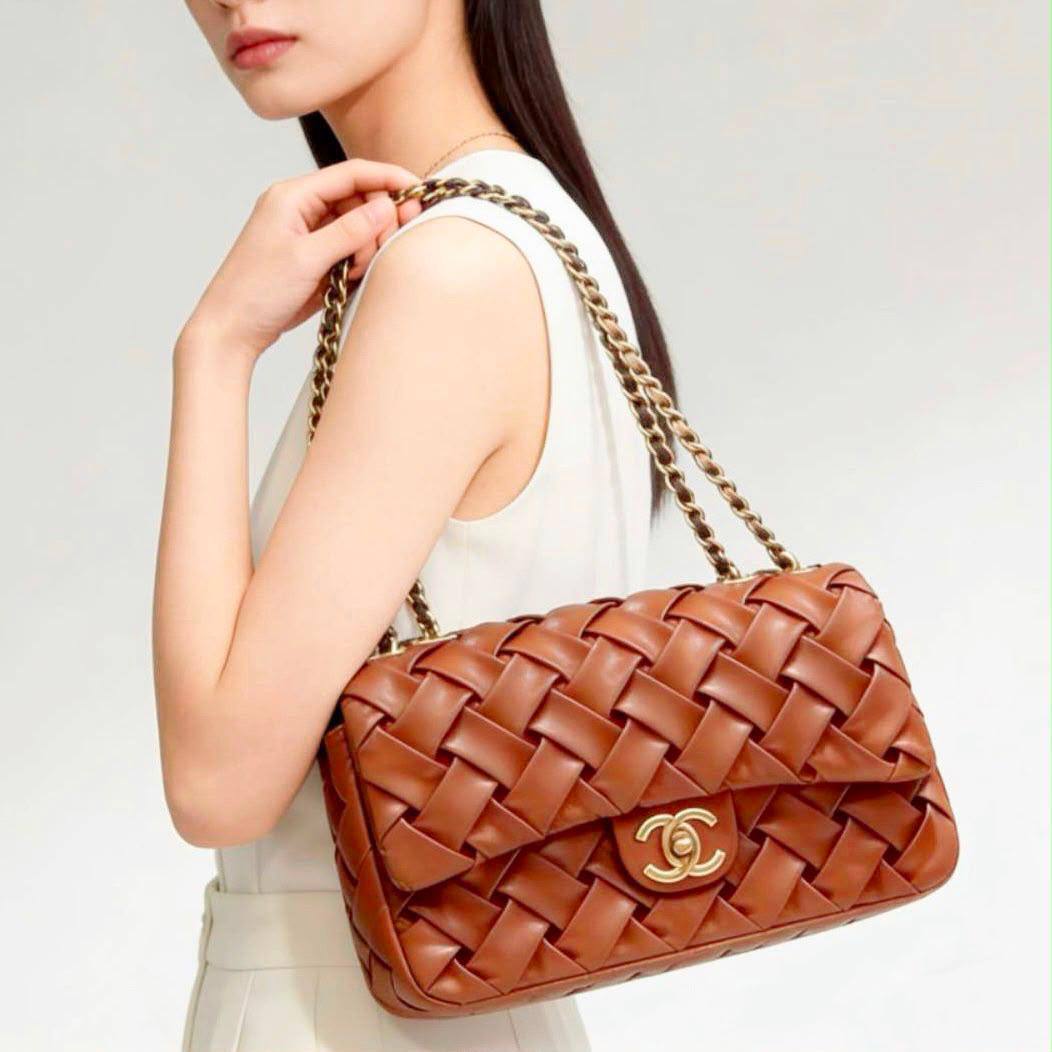 CHANEL COPY ONE NEW CAME WITH BOX 
130 dhs🇦🇪🇦🇪

Zain295
♥️♥️♥️