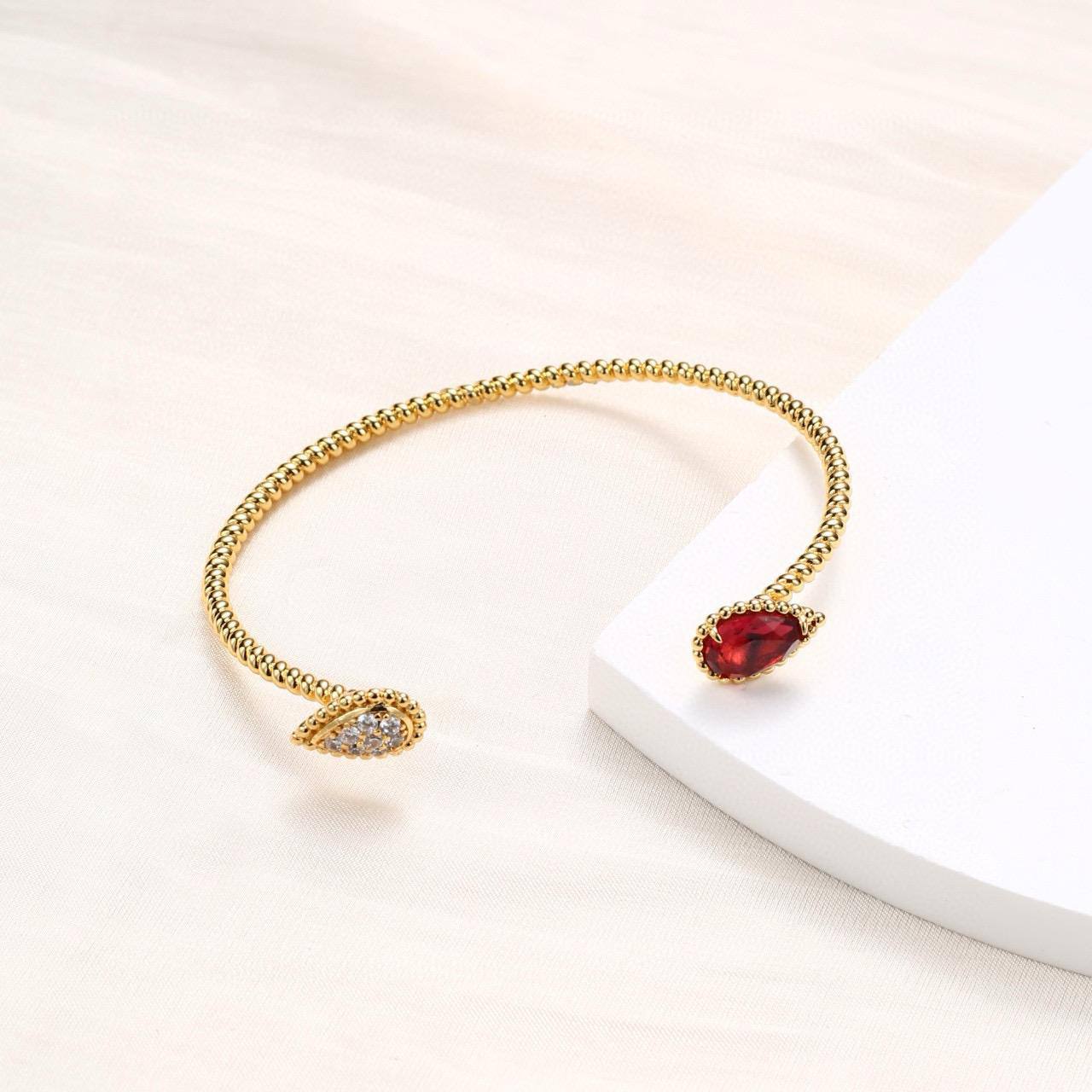 Bouchroon bangle
Master quality 

50 dhs🪙💕 Normal box 📦

Zain48
♥️♥️♥️