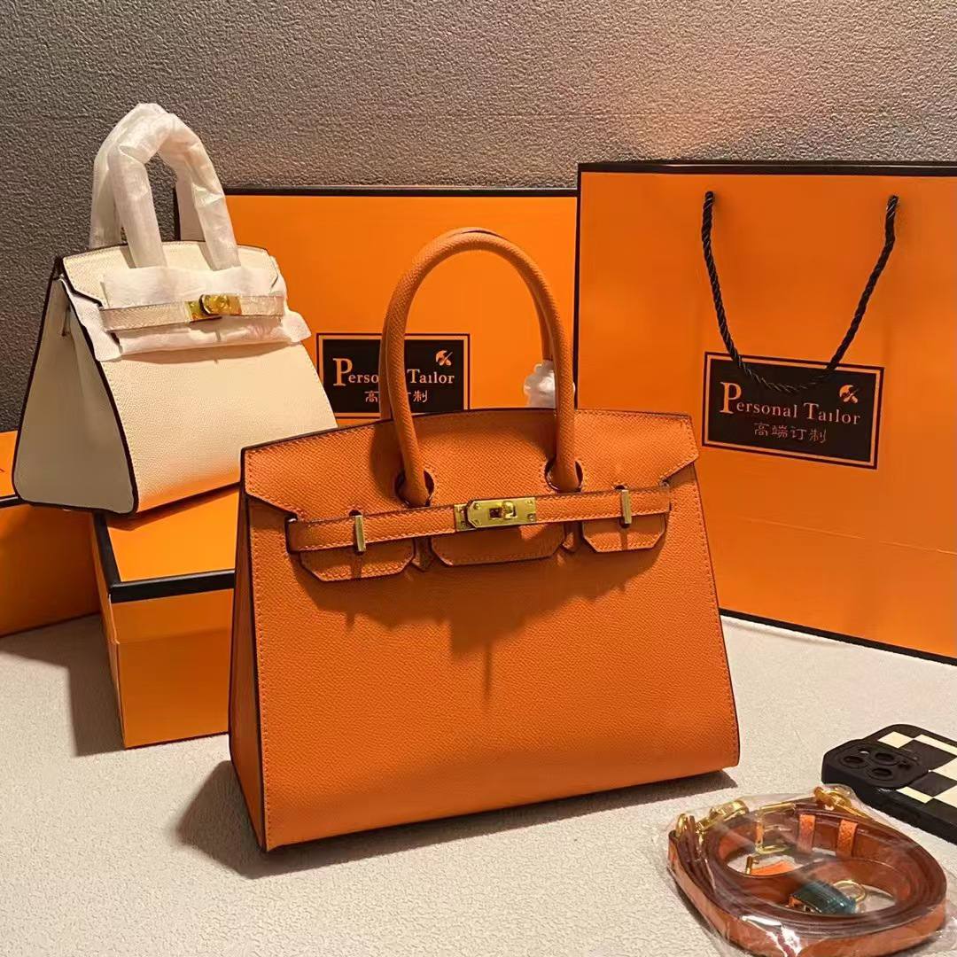 HERMES

Best quality 
with box

120 dhs🇦🇪
size 25CM

Zain290
♥️♥️♥️