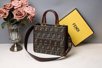 FENDI

Best quality
without box

100 dhs🇦🇪🇦🇪🇦🇪

size 26CM
Zain290
♥️♥️♥️