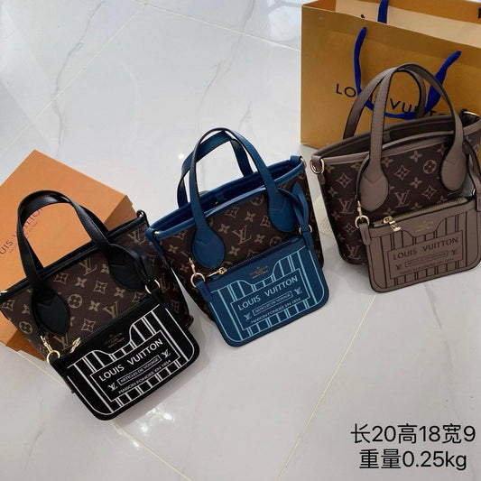 LV
20*18*9 cm

50 dhs🪙💚

With box
🎁🎁🎁

Zain17
♥️♥️♥️