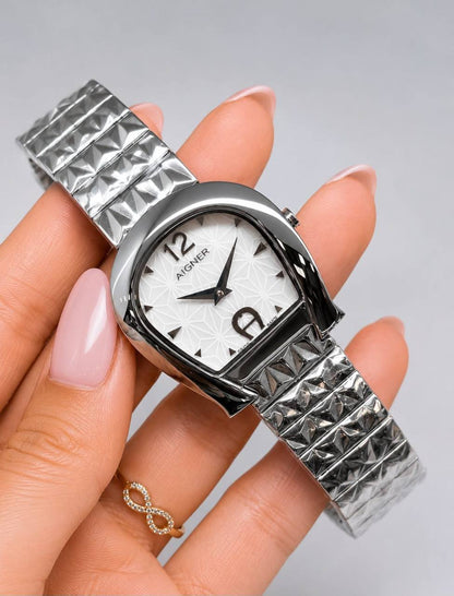 Aigner watch for ladies good quality 
270 dhs✅

Zain59
♥️♥️♥️
