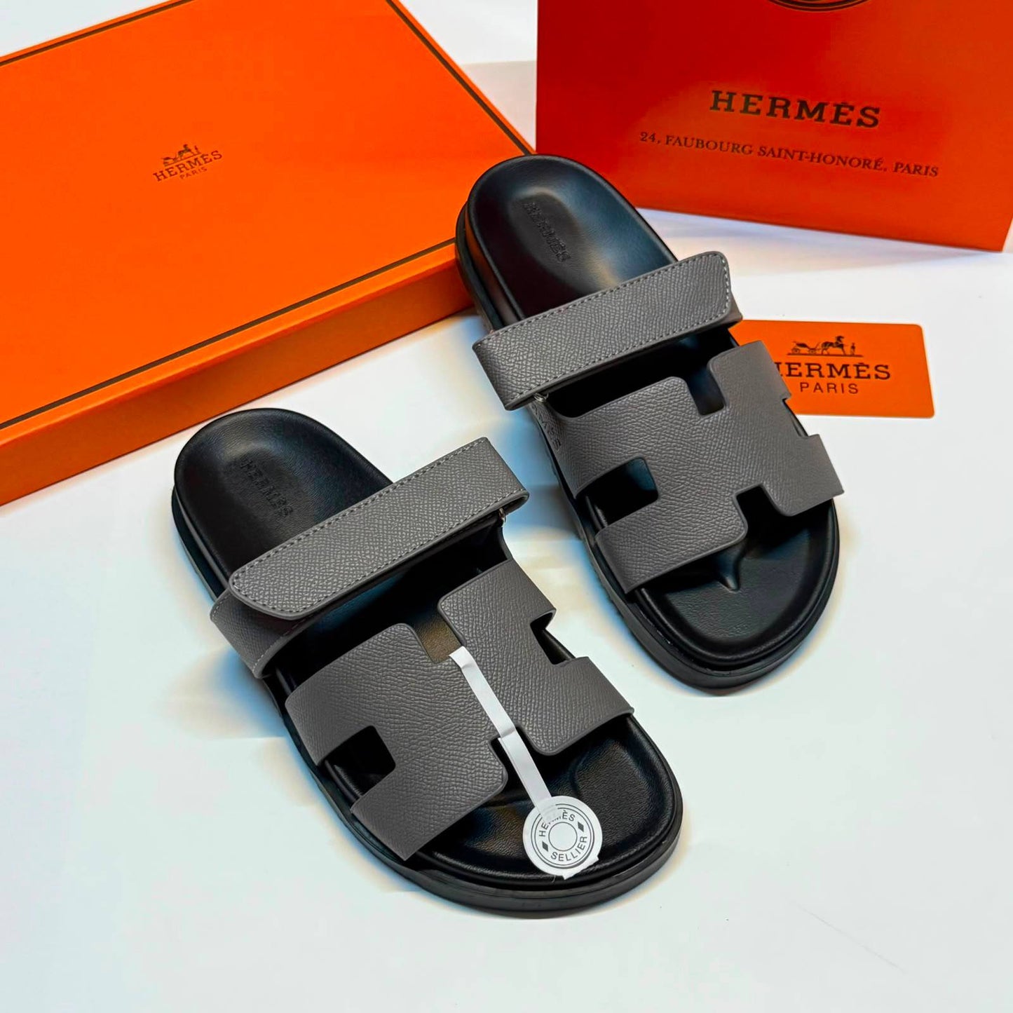 HERMES SLIPPER
GOOD QUALITY
100 DHS✅
Size 36 TO 41

Zain40
♥️♥️♥️