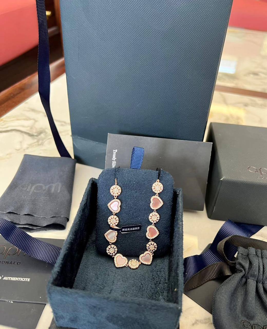 APM SET❤️‍🔥*
Necklace 🌊
Bracelet ❤️
Earring 🍁
Master quality 💯
With normal boxes 🗃️ 
290 dhs❤️
With master box 📦 
310 dhs❤️

Zain216
♥️♥️♥️