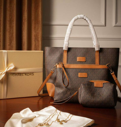 *3in1*   *newcome*    
130 dhs🪙🌨️
*size40cm*
*Gucci*
*Mk*
*COACH*
*FENDI*
*PRADA*
 
Zain175
♥️♥️♥️