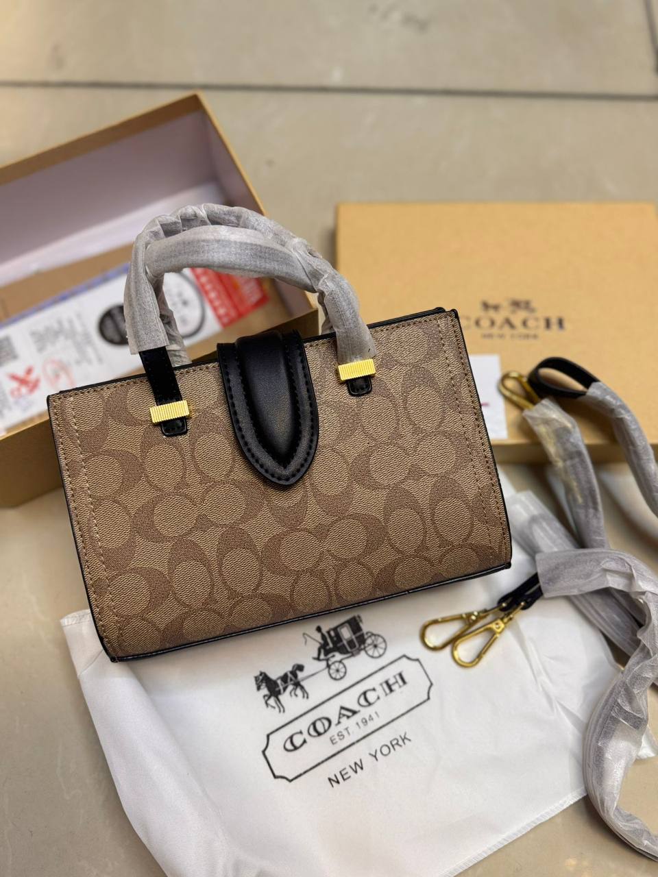 💗 Coach Grace
1️⃣ First quality
Size : 23*14 ~ 25*16.5 cm
80 dhs✅

Zain115
♥️♥️♥️
