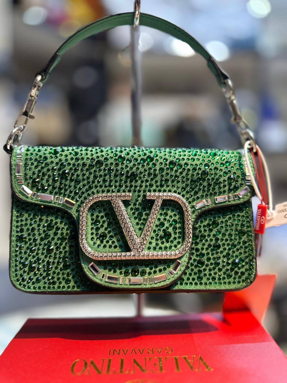 Valentino
115 dhs❣️

with box
🎁🎁🎁

Zain90
♥️♥️♥️