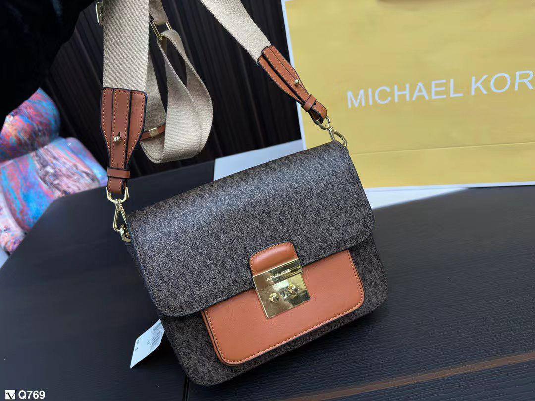 Mk

New came
Good quality
With box

90 dhs🇦🇪🇦🇪

Zain295
♥️♥️♥️