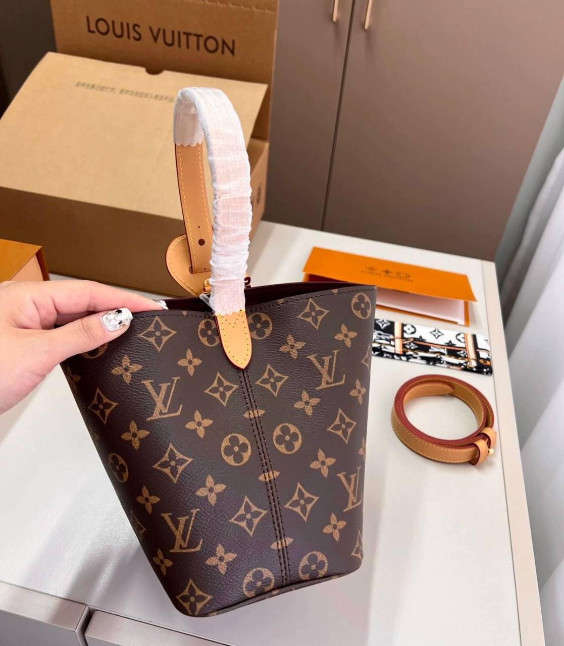LV
 NEW CAME GOOD QUALITY 

WITH BOX 
🎁🎁🎁

100 dhs🌺

Zain39
♥️♥️♥️