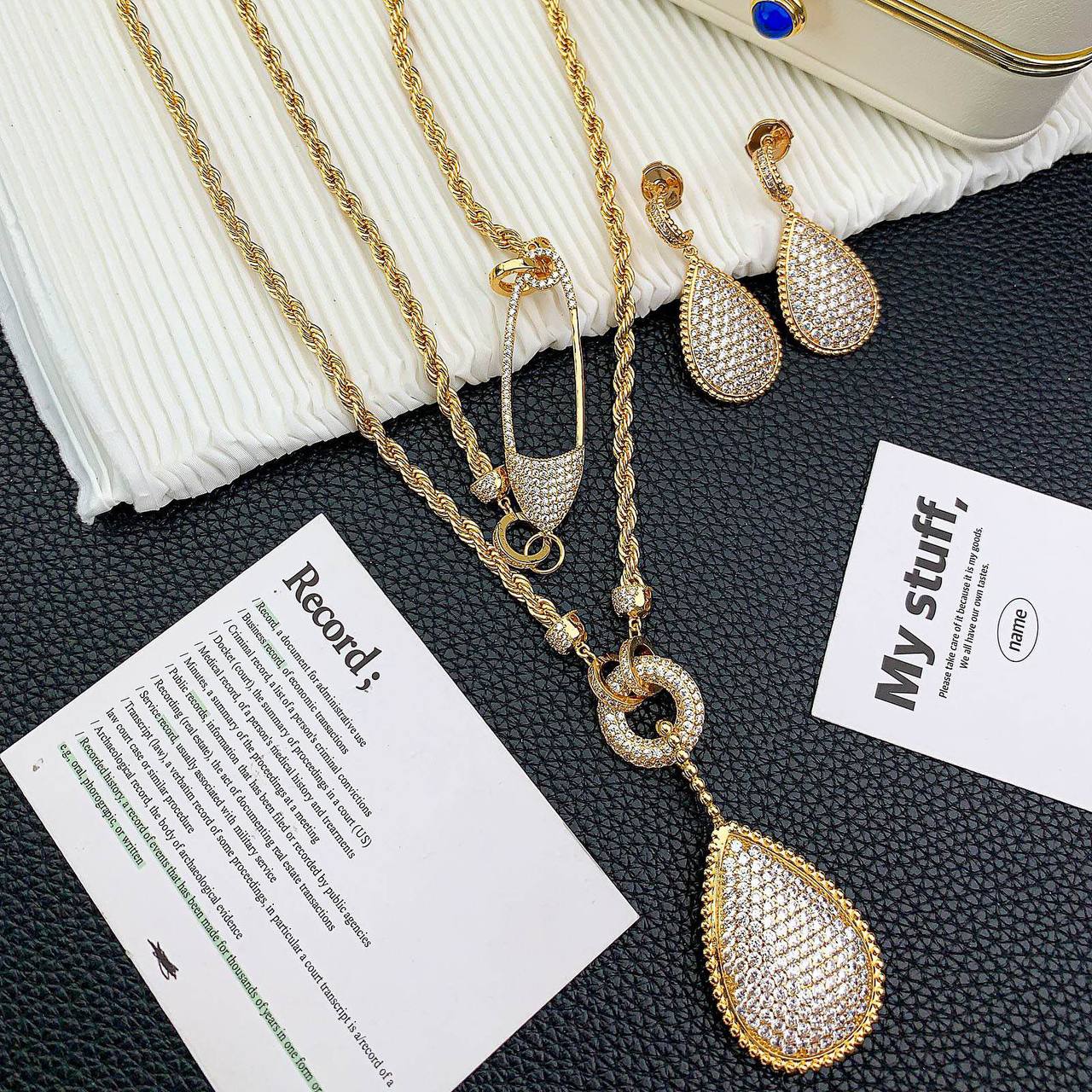BOUCHRON SET 
Master 💫✨
NECKLACE & EARRINGS 
230 DHS✅
WITH BOX AND PAPER BAG🎁🛍️

Zain89
♥️♥️♥️