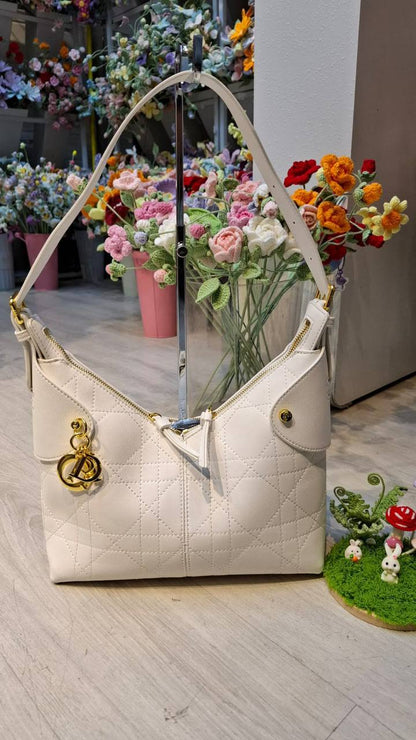 DIOR
27cm
100 dhs✅

Zain44
♥️♥️♥️