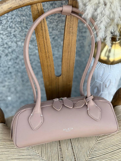 ALAIA

27cm
340 dhs🪙🌨️

Top quality

Zain167
♥️♥️♥️