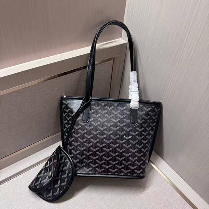 Goyard
Size :29x20x11cm 
with box🎁 · with small pouch 
75 dhs💓

Zain232
♥️♥️♥️