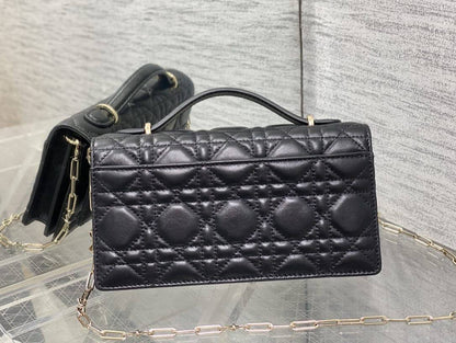 Dior My Dior Mini Bag
*Size 21 cm*
For Price 👇 WhatsApp✅
0568585901 
0507557372
0552275751 Owner Zain 👌

Zain274
♥️♥️♥️