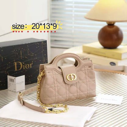 Dior
✨✨NEW Dior ✨✨
110 dhs🪙🌨️

with box
🎁🎁🎁

Zain38
♥️♥️♥️