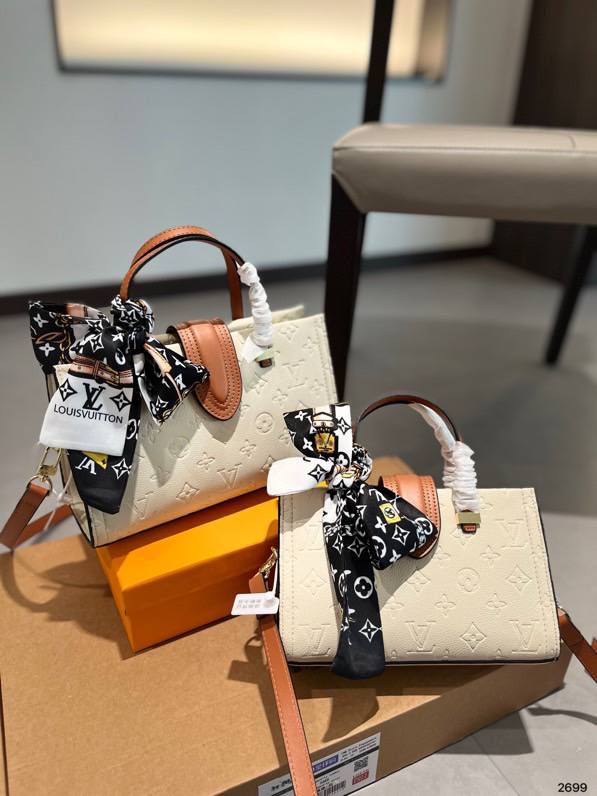 LV
Best quality 

with box
🎁🎁🎁

120 dhs✅
size 23CM

Zain290
♥️♥️♥️