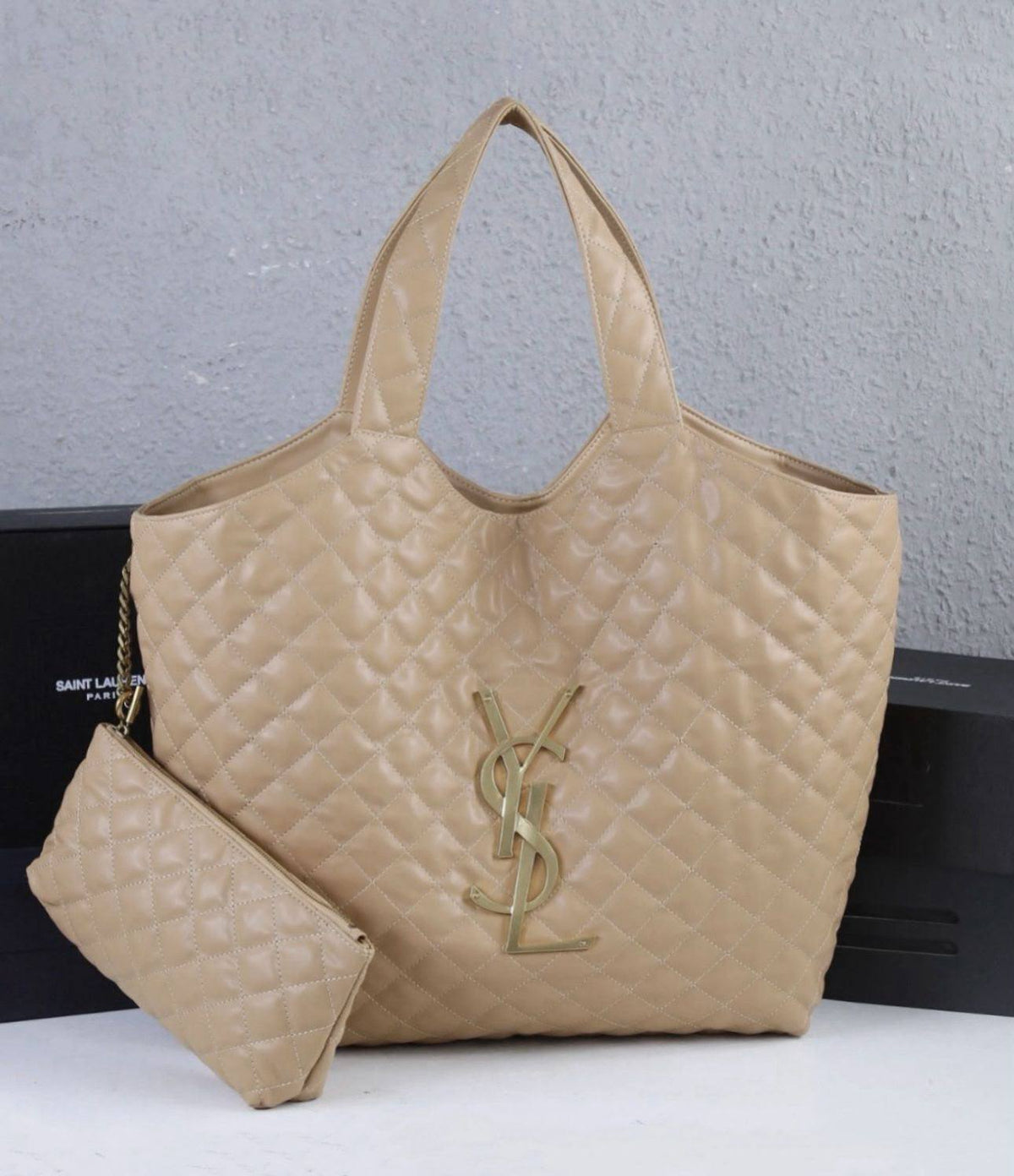 BOTTEGA 

RESTOCK 

GOOD QUALITY  
WITH BOX 
110 dhs🇦🇪🇦🇪🇦🇪

Zain295
♥️♥️♥️