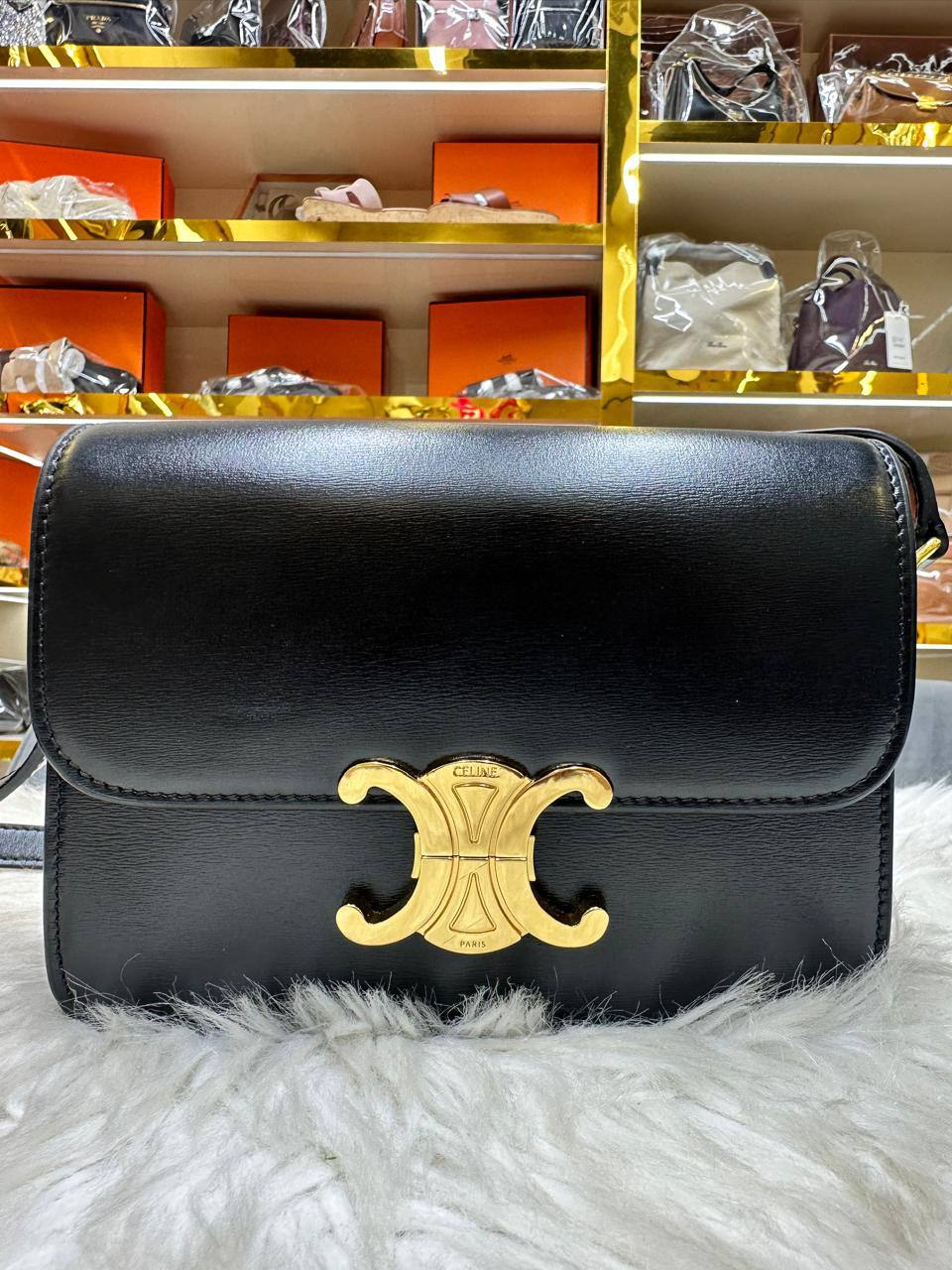 Celine 

Teen Triomphe shoulder bag


For Price 👇 WhatsApp✅
0568585901 
0507557372
0552275751 Owner Zain 👌

Zain71
♥️♥️♥️