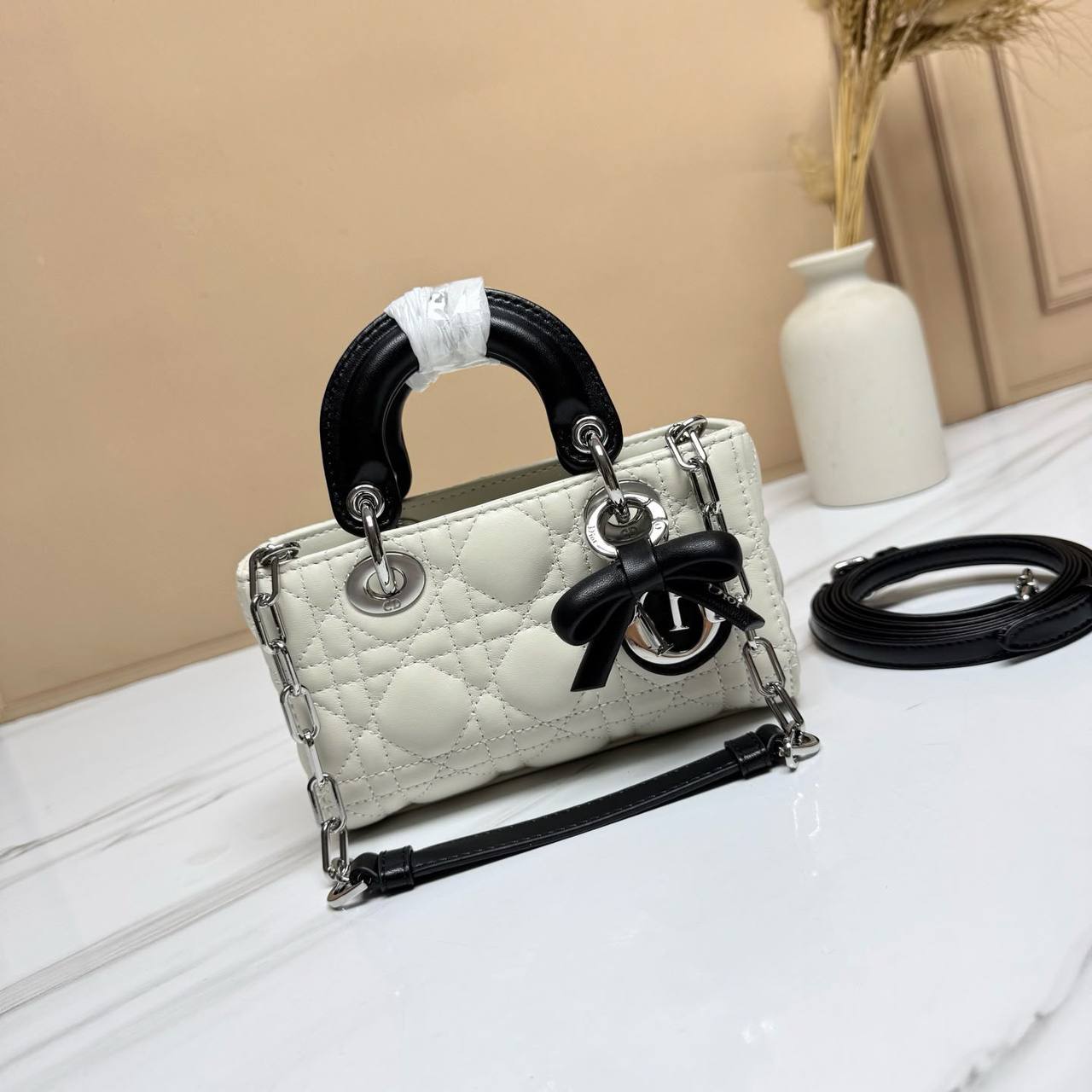 Dior 
Master🎁🎁
310 dhs✅
#17cm🥰🥰

Zain228
♥️♥️♥️