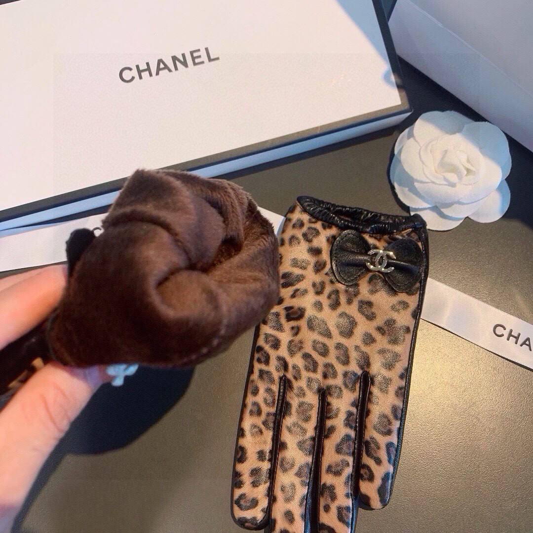 CHANEL GlOVES
VVIP QUALITY
WITH ORRIGINAL BOX
320 dhs🇦🇪🇦🇪

Zain281
♥️♥️♥️
