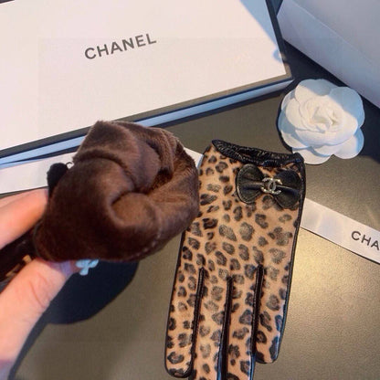 CHANEL GlOVES
VVIP QUALITY
WITH ORRIGINAL BOX
320 dhs🇦🇪🇦🇪

Zain281
♥️♥️♥️