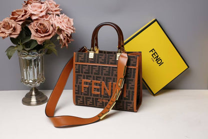 FENDI

Best quality
without box

100 dhs🇦🇪🇦🇪🇦🇪

size 26CM
Zain290
♥️♥️♥️