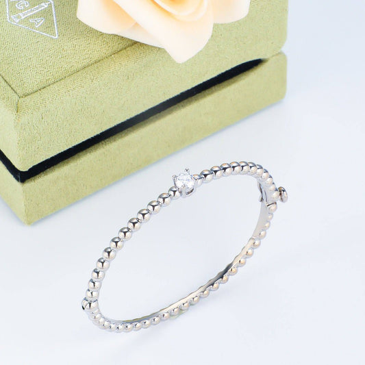VCA ❤️‍🔥*
Bangle 🐦‍🔥
Master quality 💯
With normal boxes 📦 
55 dhs✅

With master box 🗃️ 
90 dhs✅

Zain216
♥️♥️♥️