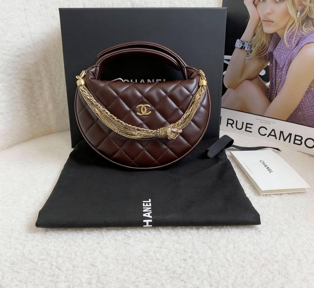 Chanel
100 dhs🌺
Good-quality 

with box
🎁🎁🎁

Zain35
♥️♥️♥️