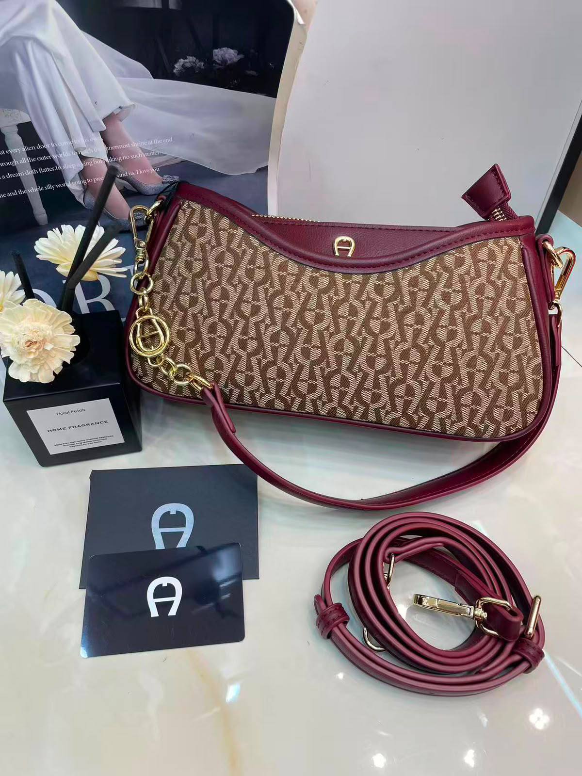 Aigner

Good quality 

Size:25*cm

110 dhs🇦🇪🇦🇪

Zain70
♥️♥️♥️