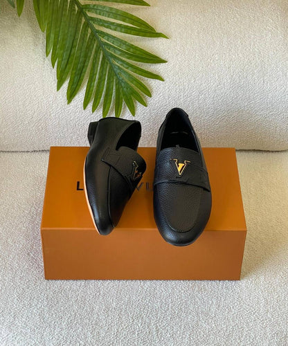 LOUIS VIITTON
SuperMaster Quality 💯
450 dhs🪙🌨️
Size: 36-41💥

Zain171
♥️♥️♥️