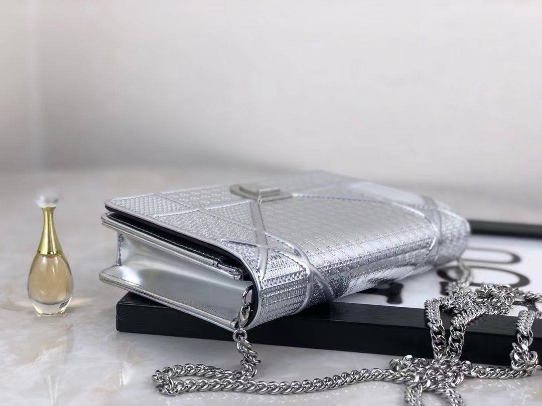 Dior Diorama Flap Bag Cannage Embossed✅*
*Size 20 cm*
For Price 👇 WTSP Text Zain 0568585901

Zain274
♥️♥️♥️