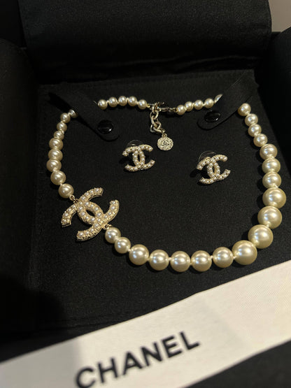 CHANEL
↗️ *Super Master Quality ®️*
* *New Collection* 
 Chanel the classic model Choker & Earings
For Price 👇 WhatsApp✅
0568585901 
0507557372
0552275751 Owner Zain 👌

Zain106
♥️♥️♥️