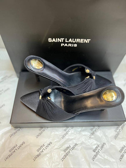 YSL 
OFFER PRICES
150 dhs🪙🌨️
SIZE 36-41

Zain88
♥️♥️♥️