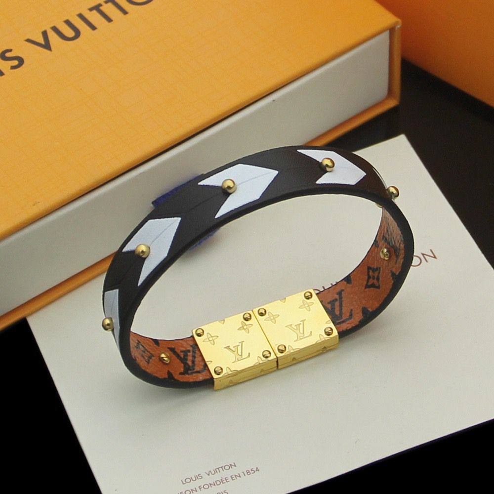 LV MASTER 
✨💫
BRACELET LEATHER
55 DHS✅ ⭐
WITH BOX AND PAPER BAG 🎁🛍️

Zain89
♥️♥️♥️