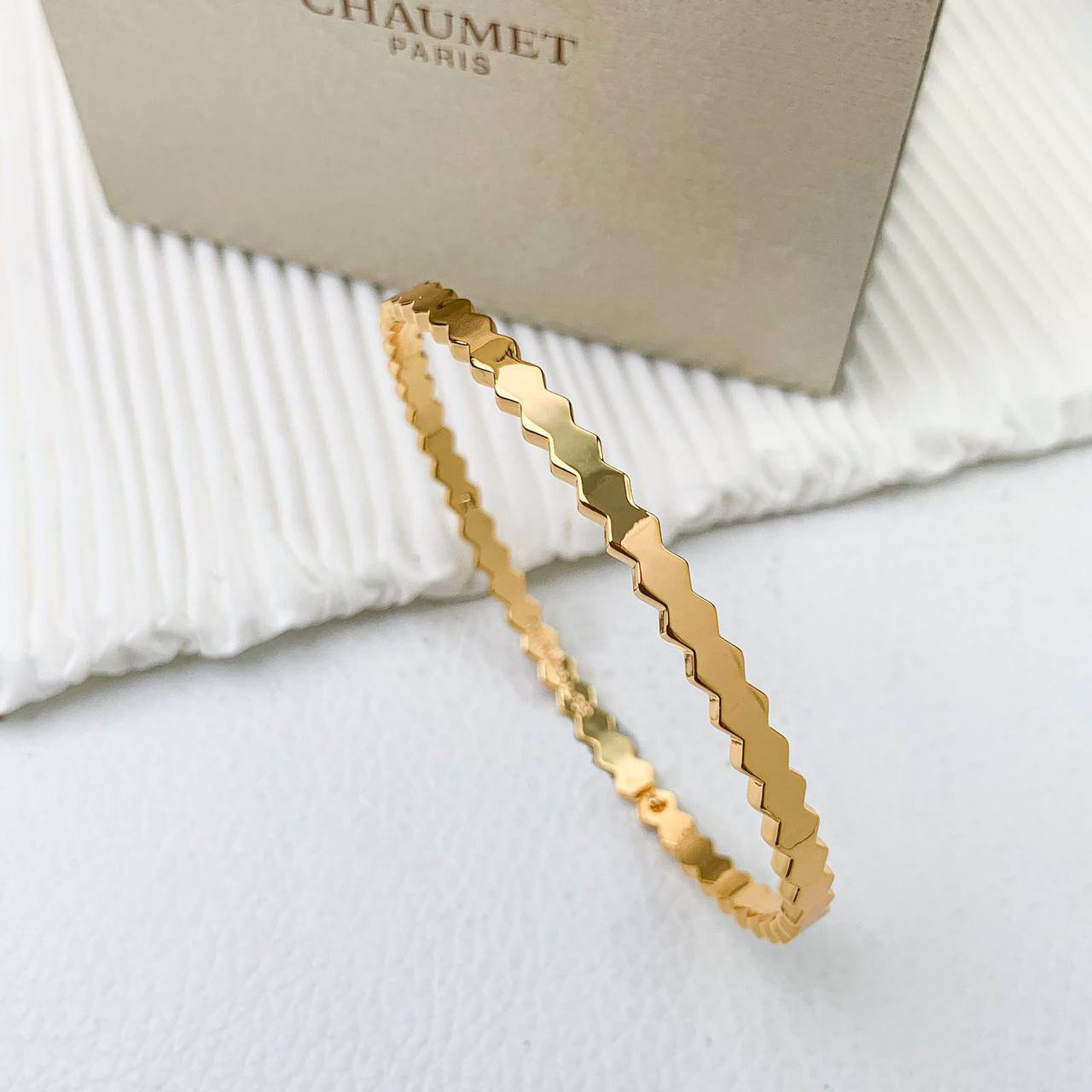 CHAUMET 🦋*
Bangle 💥
Master quality 💯
With black boxes 📦 
50 dhs✅
With master box 🗃️ 

120 dhs✅

Zain216
♥️♥️♥️