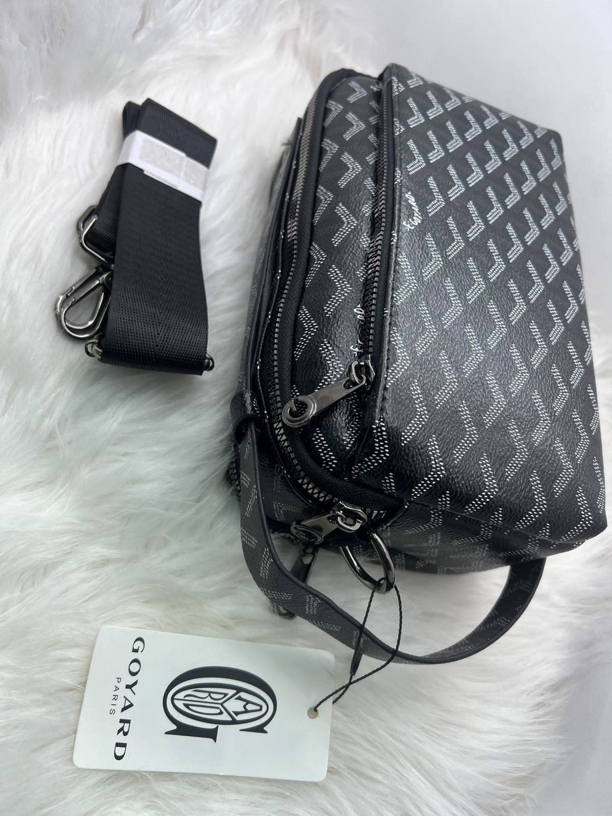 Goyard 
Men bags

85 dhs🇦🇪🇦🇪

Zain182
♥️♥️♥️