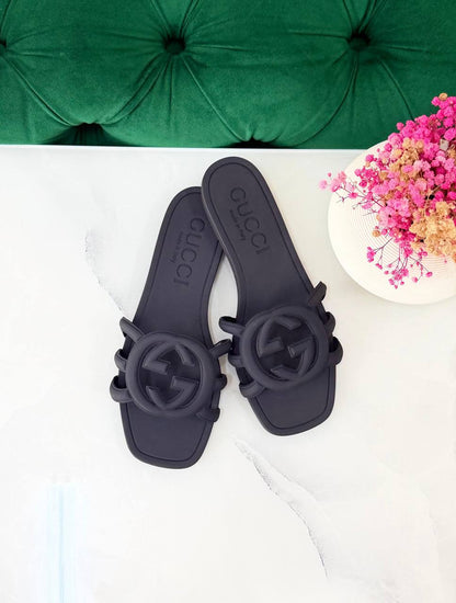 NEW Gucci
Vip quality
Size 36 to 41
400 dhs💓

Zain113
♥️♥️♥️