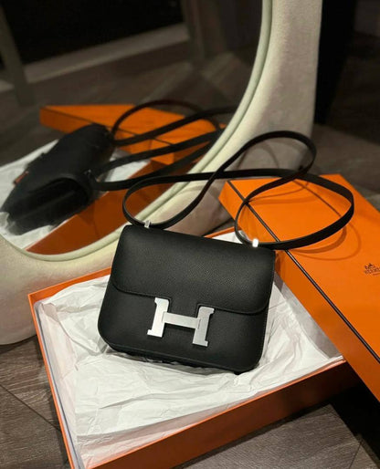 Hermes
100 dhs✅
with box
🎁🎁🎁

size
Small 19×6×15cm
Medium 24×6×17cm

Zain42
♥️♥️♥️