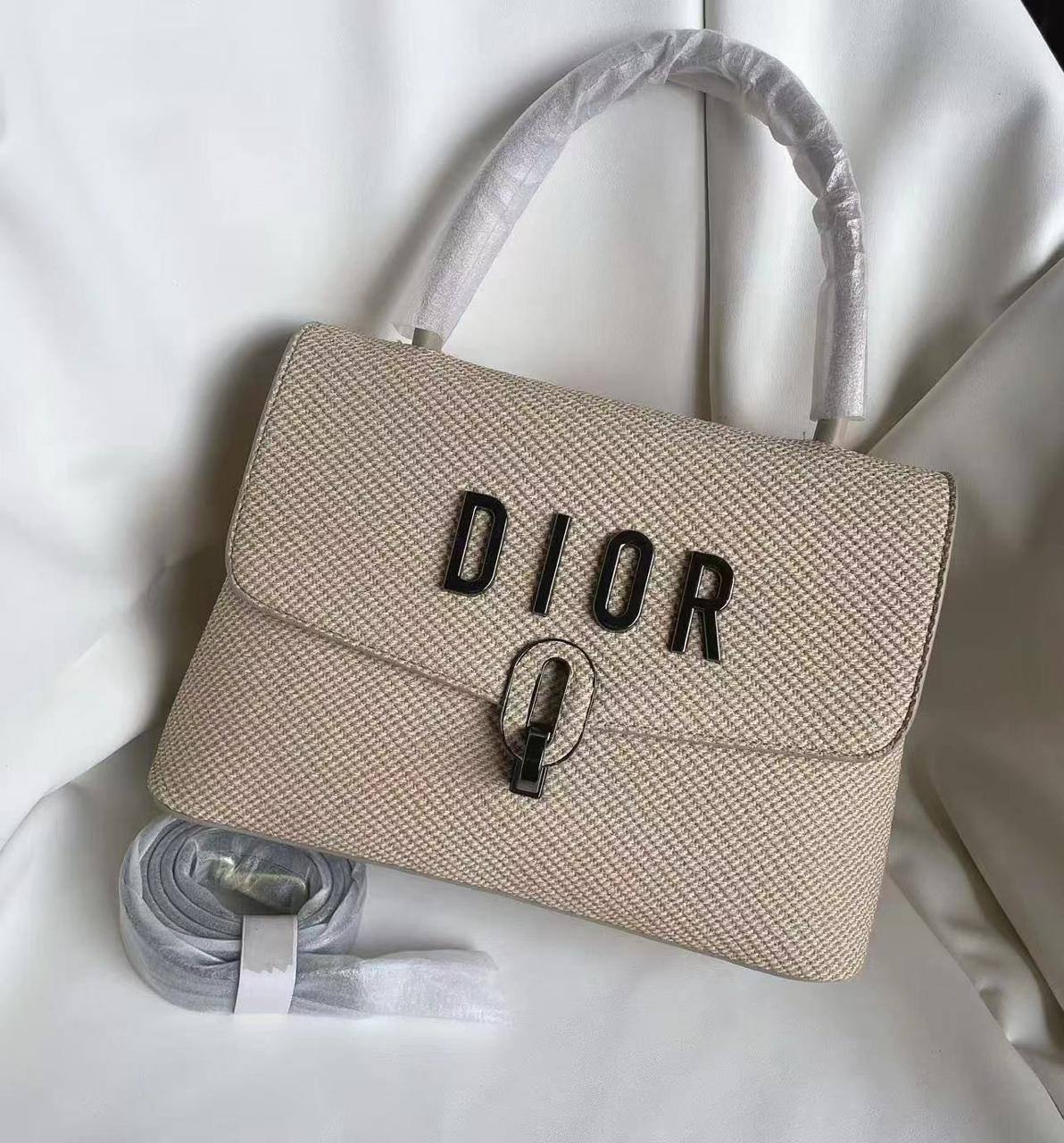 Dior
95 dhs✅

Zain143
♥️♥️♥️
