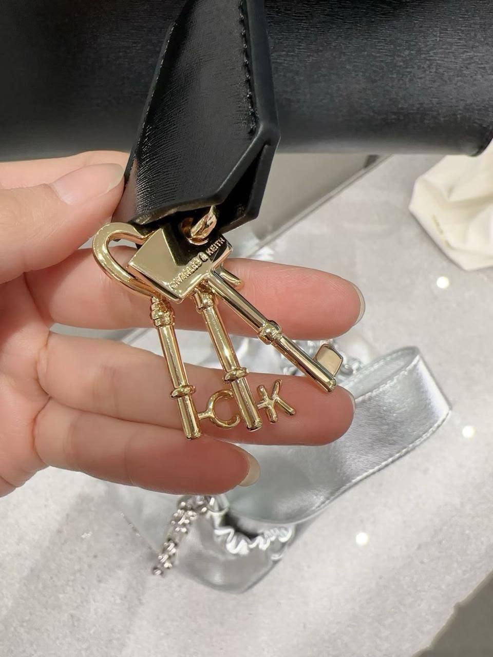CK / Chanel / D&G

1️⃣ First quality

Size : 28 ~ 20 * 15 cm

95 dhs🇦🇪🇦🇪

Zain115
♥️♥️♥️