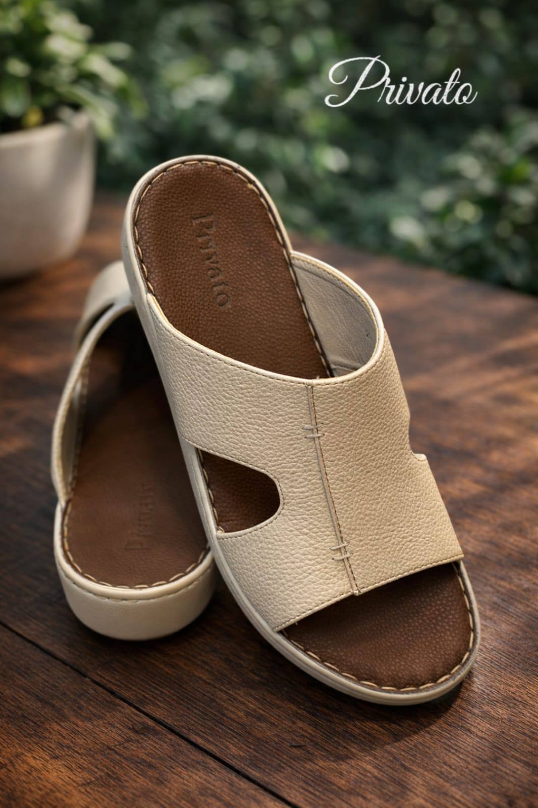 slippers for men good quality  
with box and paper bag size available (40to46) 6to12) 
150 dhs❣️

Zain59
♥️♥️♥️