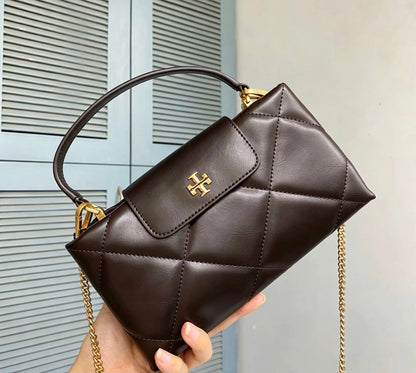 Tory Burch
110 dhs💓
Size：22CM
Material：shiny and mate 
Good-quality with box

Zain35
♥️♥️♥️