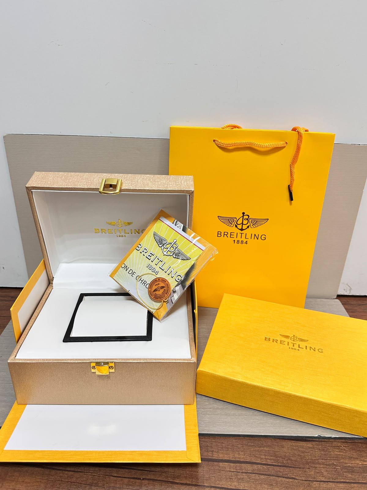 Original box

50 dhs🇦🇪🇦🇪

Zain85
♥️♥️♥️