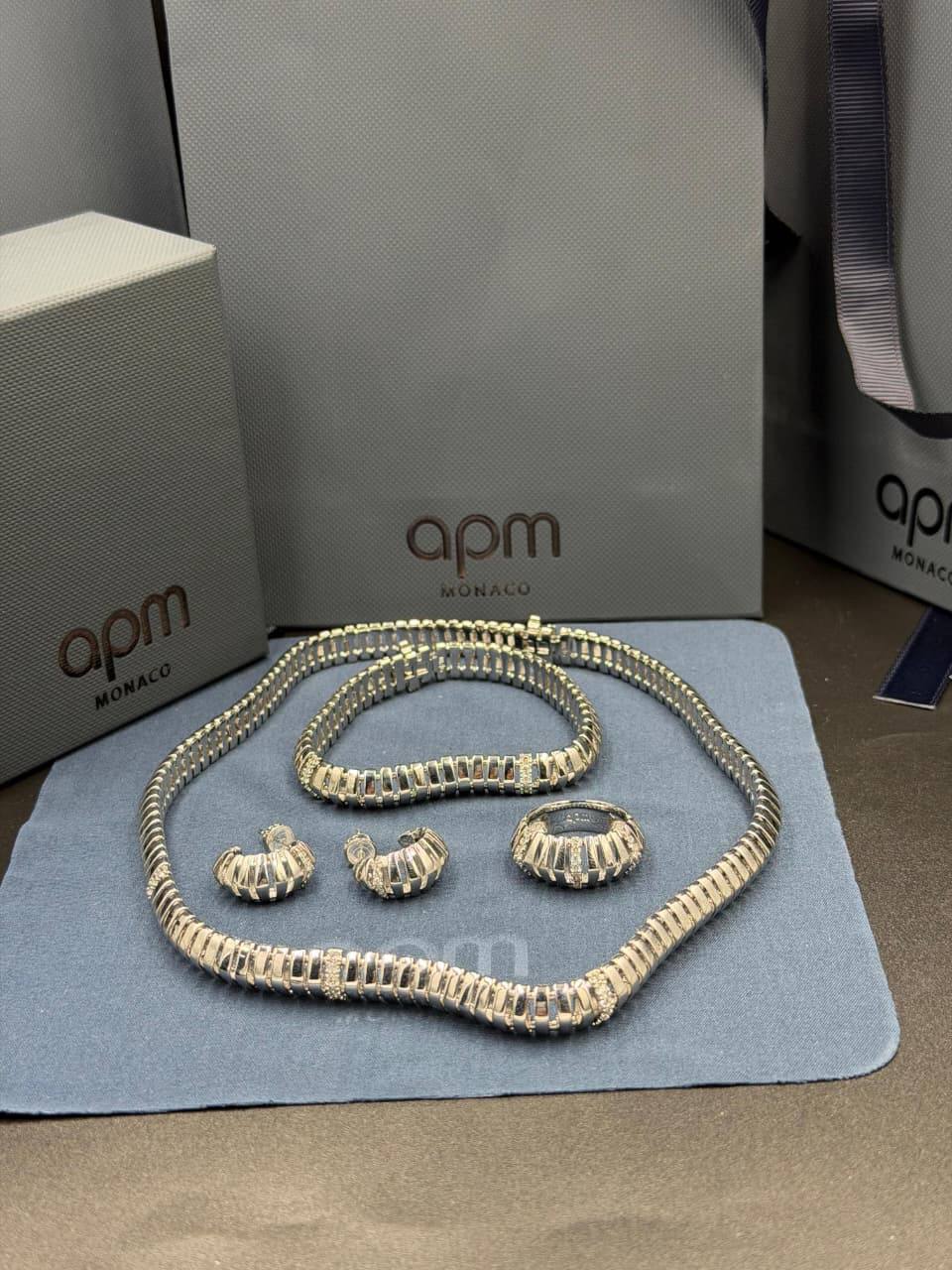 APM SET
 MASTER 💫✨
NECKLACE BRACELET EARRINGS RING
WITH BOX AND PAPER BAG🎁🛍️
350 dhs🇦🇪🇦🇪

Zain89
♥️♥️♥️